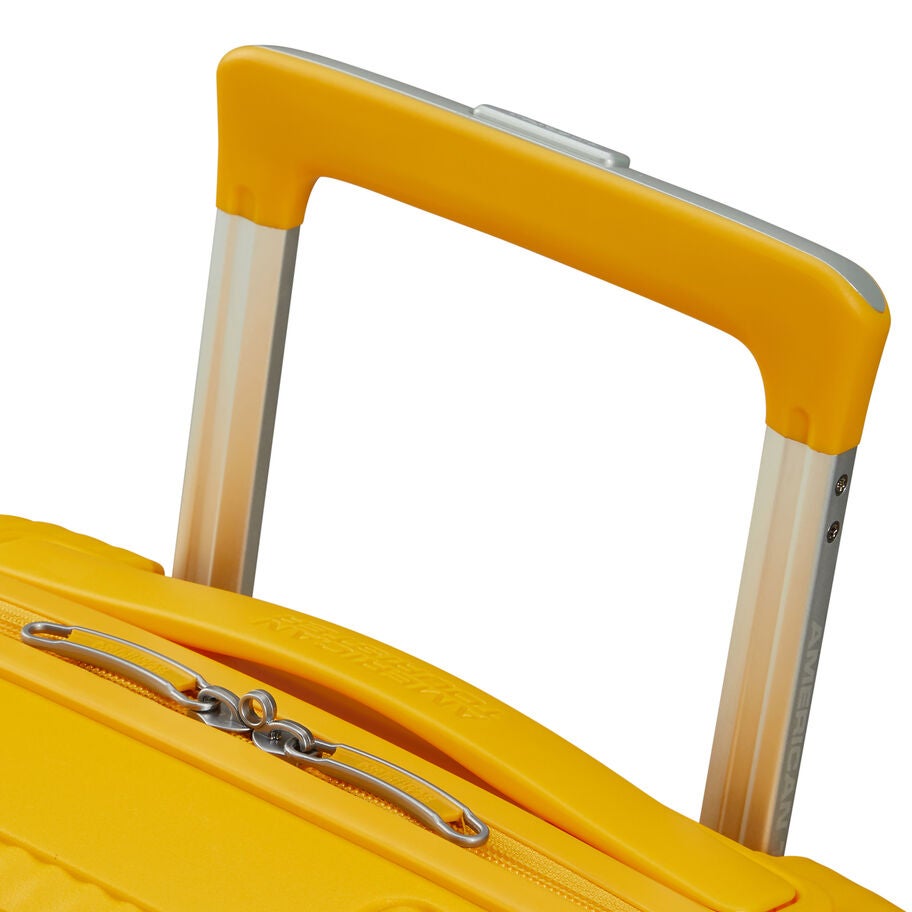 American Tourister Little Curio valise de cabine &agrave; roues pour enfants in the color Jaune Dor&eacute;. image number 8